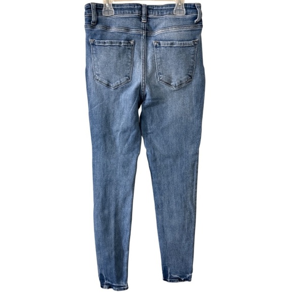 ๐น๐๐๐ฃ๐๐๐ฃ Jeans - Picture 2 of 4